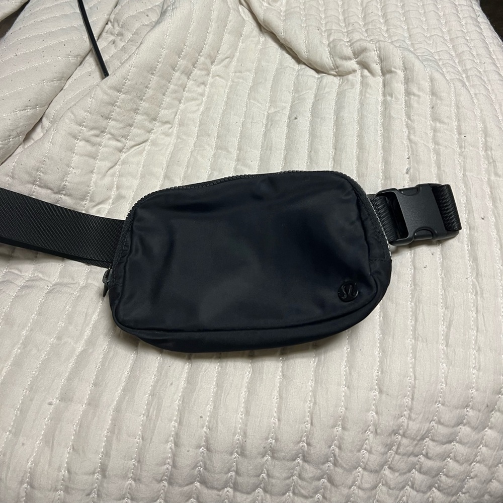 Lululemon belt bag, bundle and save!